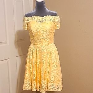 Yellow off the Shoulders Lace Dress